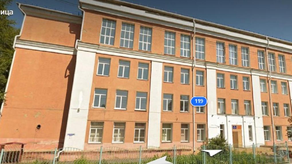 В Омске «лопнуло» здание аварийной школы в Амурском посёлке
