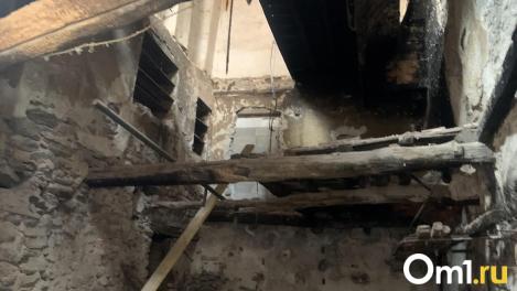 В Омске могут развалиться два дома с жильцами