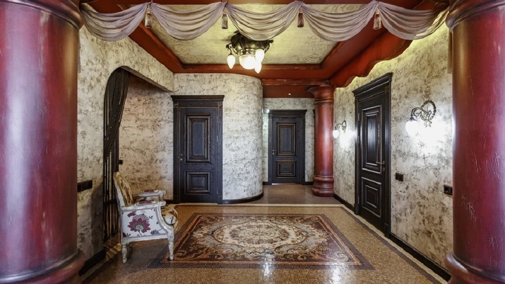 С прудом и золотыми обоями: составили топ самых дорогих квартир и коттеджей в Новосибирске