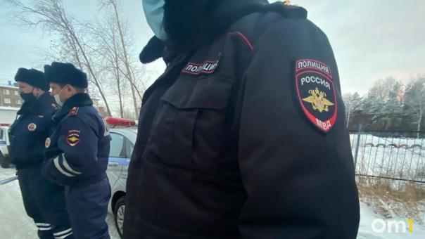Незнакомец ударил ножом мужчину возле бара в центре Новосибирска
