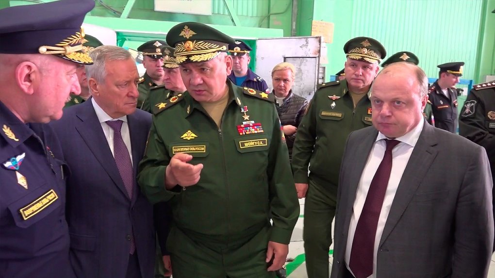 Министр обороны РФ Сергей Шойгу посетил авиазавод в Новосибирск