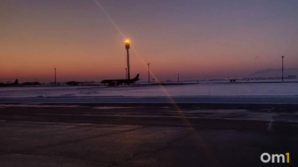 В Омске задержали самолёт с хоккеистами молодёжной команды «Авангарда»