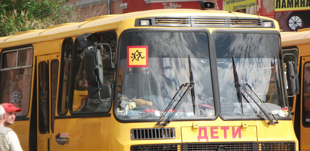Такси автобус дети