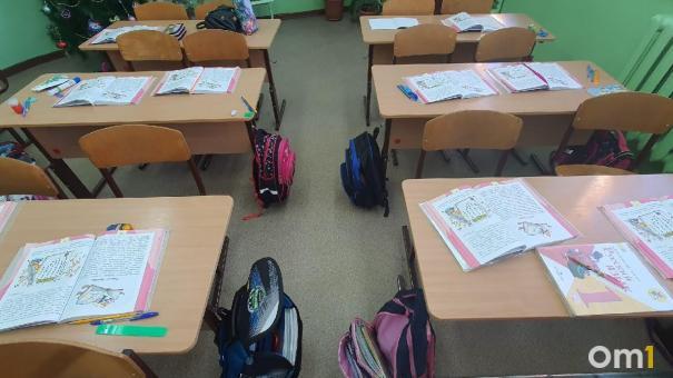 Иван Кротт рассказал, как омичам получить бесплатные школьные рюкзаки