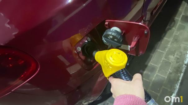 В Омске подорожал бензин на популярной АЗС