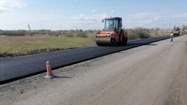 В Омской области начали ремонт дороги между двумя крупными городами