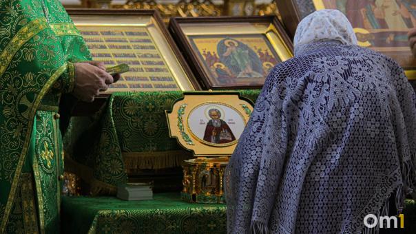 Сотни верующих омичей поклонились мощам преподобного Сергия Радонежского. ФОТО
