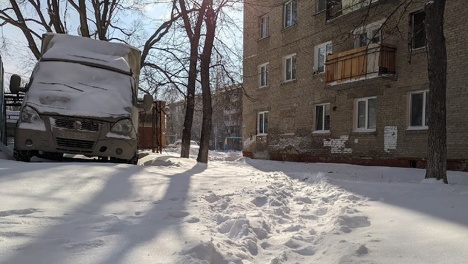 В мэрии ответили на жалобы омички, которая осталась жить в аварийном доме без отопления