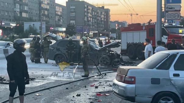 Центральная улица Новосибирска перекрыта в результате массового ДТП