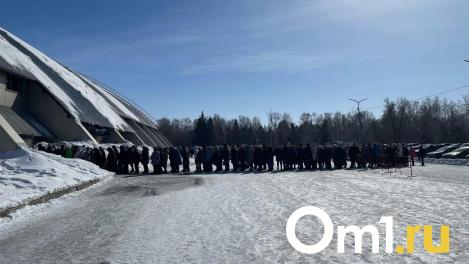 Омичи выстроились в гигантскую очередь на концерт Стаса Михайлова