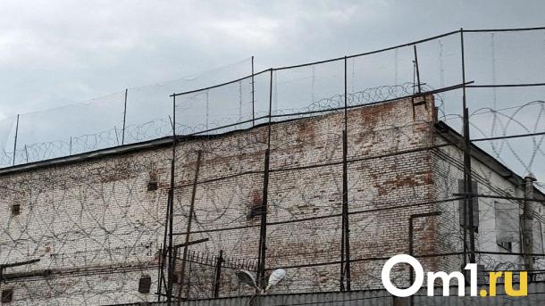 Омские заключённые начали шить костюмы для врачей