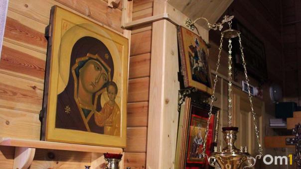 Иконы из разрушенных храмов Луганска спасают новосибирские реставраторы