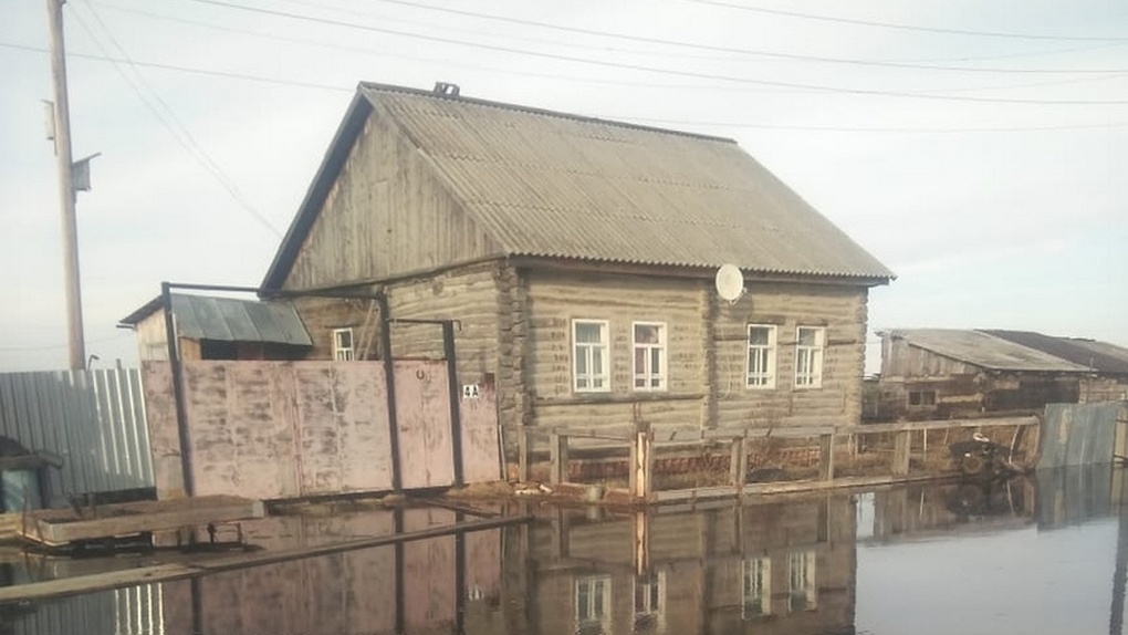 Вода не дошла до подоконника, значит, не критично. Омское село спасут от паводка за 2,7 миллиона рублей