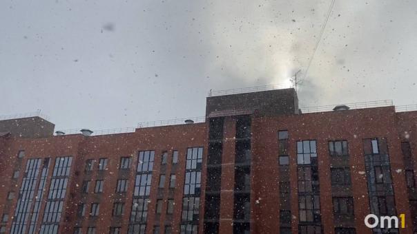 Когда наступит весна? В Новосибирске снова пошёл снег 17 апреля. ВИДЕО