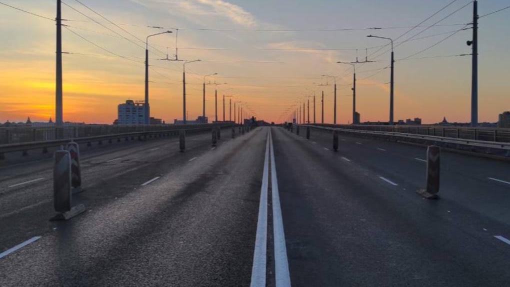 На Ленинградском мосту в Омске открывают четыре полосы для проезда