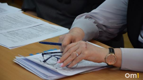 Две омички пошли под суд за подделку документов