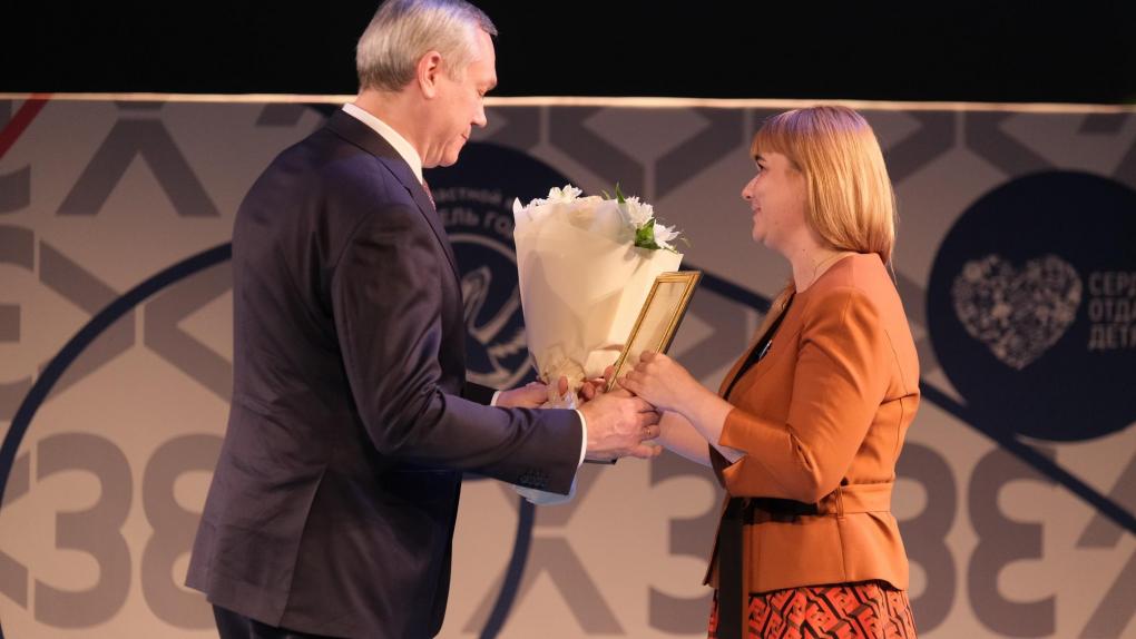 Губернатор Травников наградил победителей педагогических конкурсов в Новосибирской области