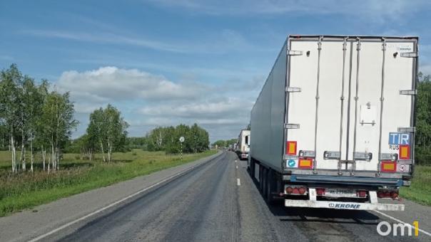 Омские таможенники задержали тушёнку сомнительного качества, которую везли в Казахстан