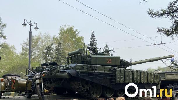 «Уверены в технике»: в Минобороны показали работу омских танков в Курской области