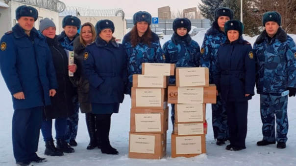 Сотрудники омского УФСИН передали гуманитарную помощь в зону СВО