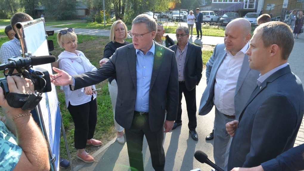 Левобережье становится центром: губернатор Бурков побывал с рабочим визитом в Кировском округе Омска