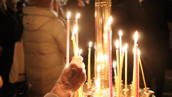 Новосибирцы начали скупать пасхальные свечи на 1473% активнее
