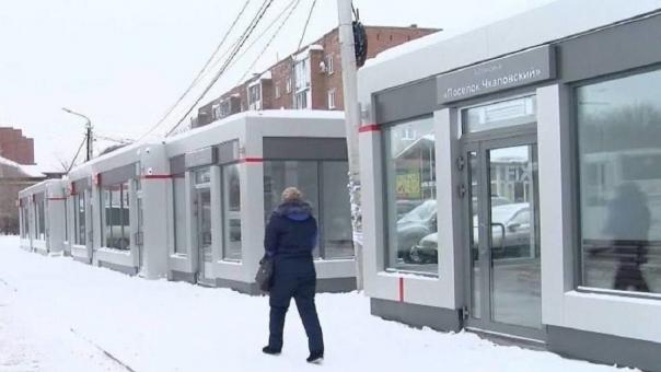 «Холодно, как на улице». В центре Омска замёрзла тёплая остановка