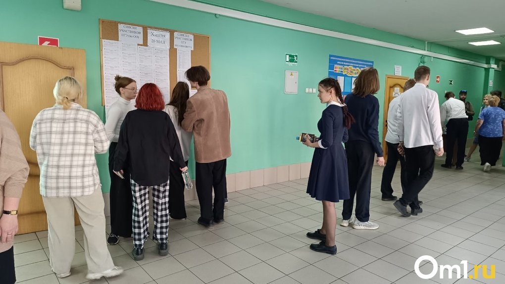 В Новосибирске 26 мая выпускники начали сдавать первые ЕГЭ по выбору