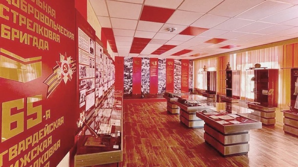 В школе Октябрьского округа открыли военную экспозицию о героизме омичей — Сергей Шелест