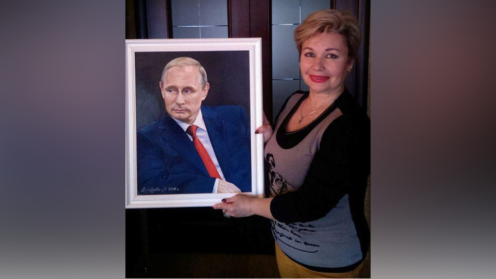 «Долго не получалась вена»: художница из Новосибирска продаёт портрет Владимира Путина за 25 тысяч рублей