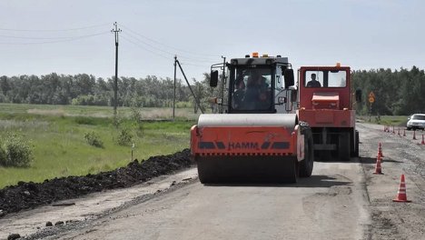 Виталий Хоценко проверил, как ремонтируют дорогу в Таврическом районе