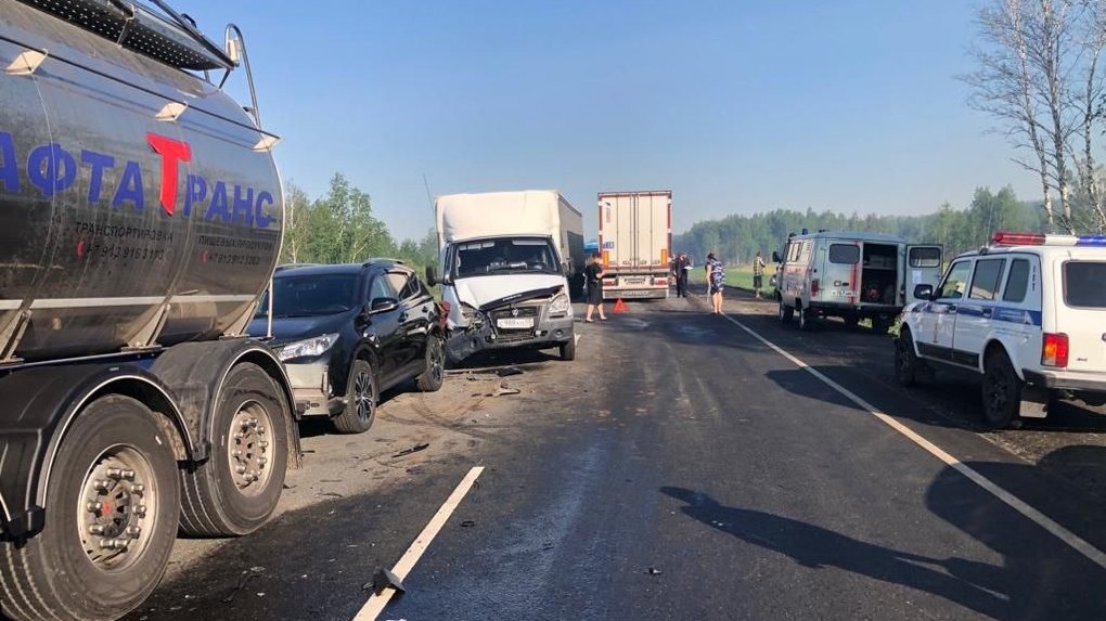 В результате дтп с участием двух легковых автомобилей пассажир получил ранение правого предплечья