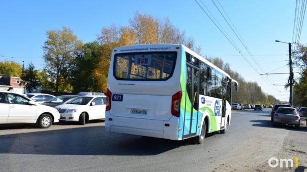 Популярный автобусный маршрут на омском Левобережье продлят до конечной