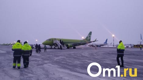 В омском аэропорту из-за погоды задержаны шесть рейсов