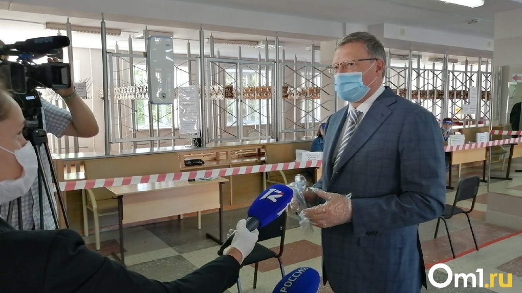 Губернатор и министр здравоохранения посетили поликлинику в Омске