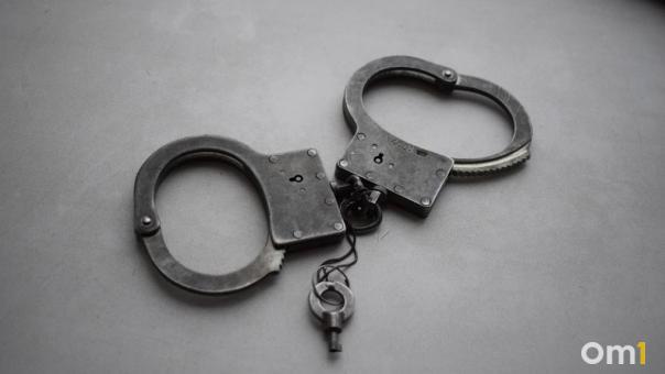 Во Владивостоке задержали мужчину, который повалил мальчика на землю и поцеловал