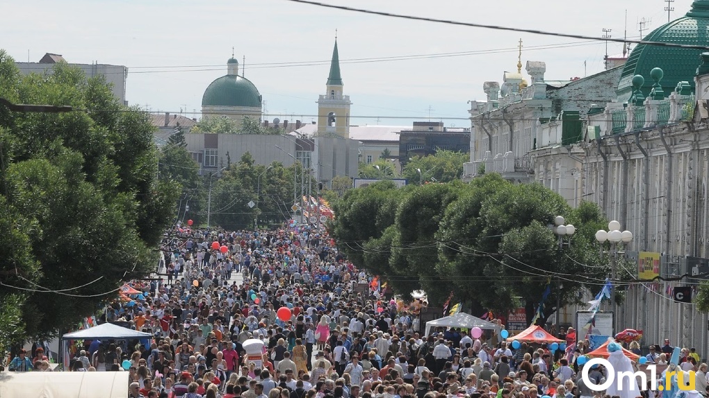 Дискотека Авария, марафон, реконструкции и юбилейная флора: как проходит День города в Омске LIVE
