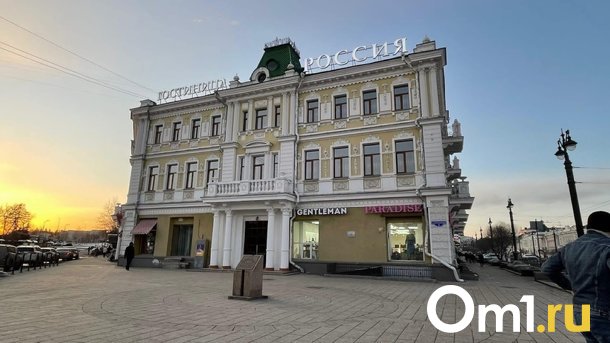 В Минкульте призвали собственника отремонтировать разрушающийся фасад омской гостиницы «Россия»