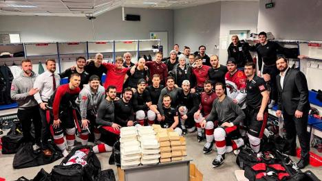 Нападающий хоккейного клуба «Авангард» Мартынов стал папой