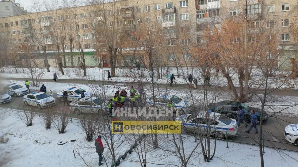 В Новосибирске задержали водителя после погони с 10 патрульными экипажами