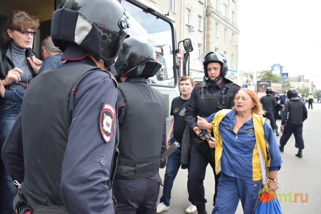 Организаторами митингов могут быть граждане достигшие возраста. Навальный в Омске. Митинг Навального в Омске 2017.
