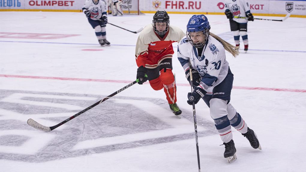 «Хоккей для всех»: при поддержке ОНПЗ в Омске прошёл турнир по женскому хоккею
