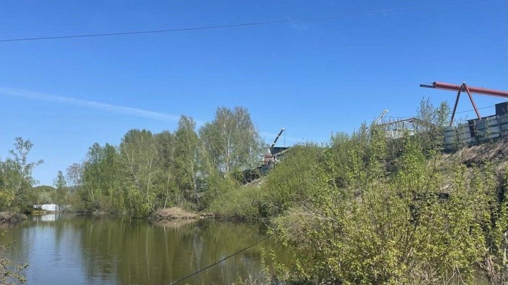 Погиб мгновенно: в Новосибирске пенсионера убило током во время рыбалки