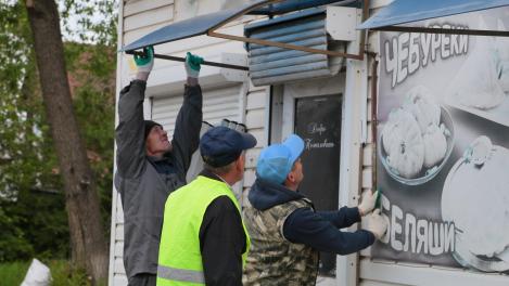 В Омске по поручению Сергея Шелеста продолжают демонтировать незаконные киоски