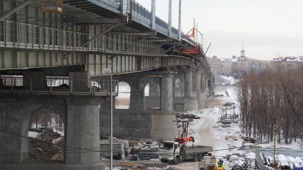 Сергей Шелест и Владимир Корбут посетили важные стройки Левобережья