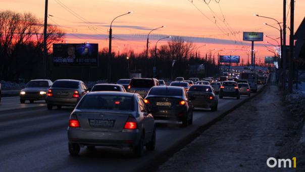 Вечером пятницы Омск сковали огромные пробки