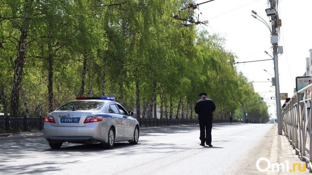 Четыре полицейских машины устроили погоню за Hyundai Solaris в Новосибирске