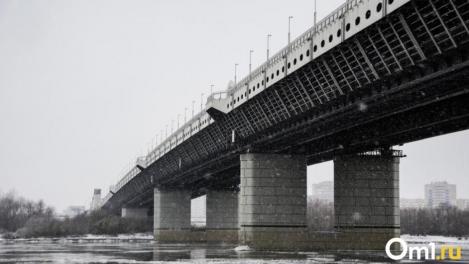 «Скажи «Пока» метромосту»: омичи обеспокоены оврагом в центре города