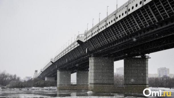 «Скажи «Пока» метромосту»: омичи обеспокоены оврагом в центре города