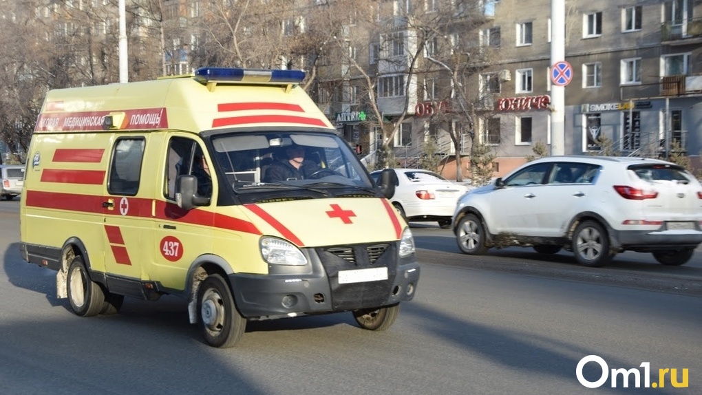 2-летняя девочка выпала из окна пятого этажа в Новосибирске